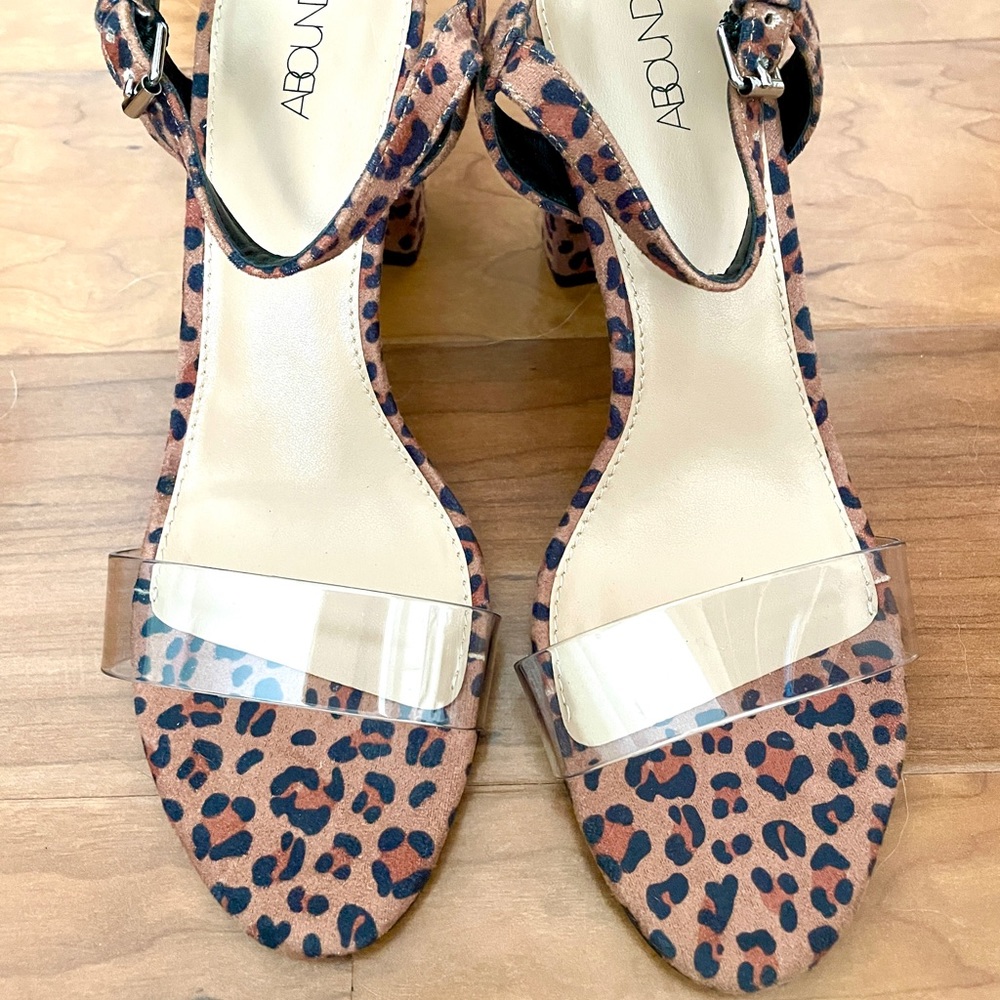 Leopard heel ๐ - Picture 2 of 3